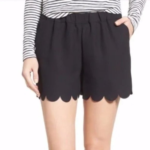Madewell Pants - Madewell Scallop Hem Pull-On Shorts in Black, Size Small